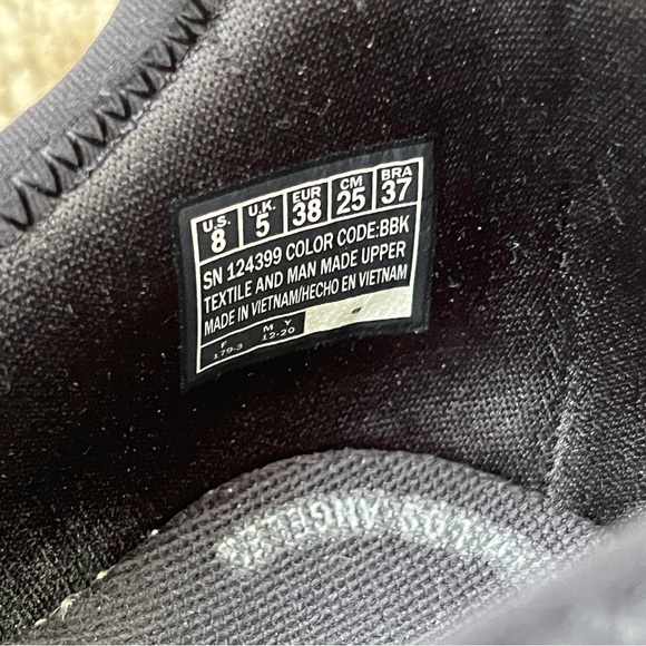 Women’s Sketchers GoWalk, Size 8 - Picture 6 of 6